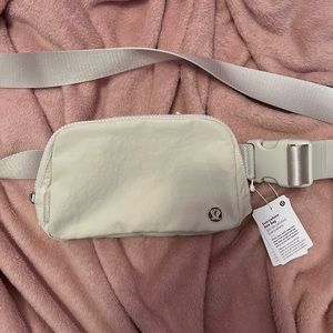 Lululemon Everywhere Belt Bag White Opal